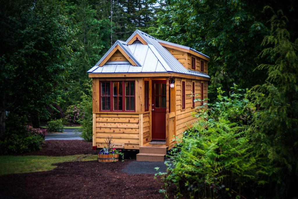 a wooden cabin with a tin roof at Mount Hood Village Lincoln Tiny House 2 in Welches
