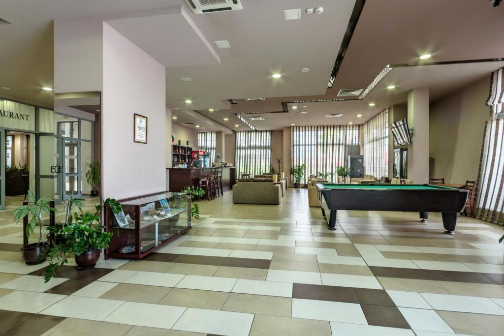 Biliár nebo kulečník v ubytování Hotel Arena