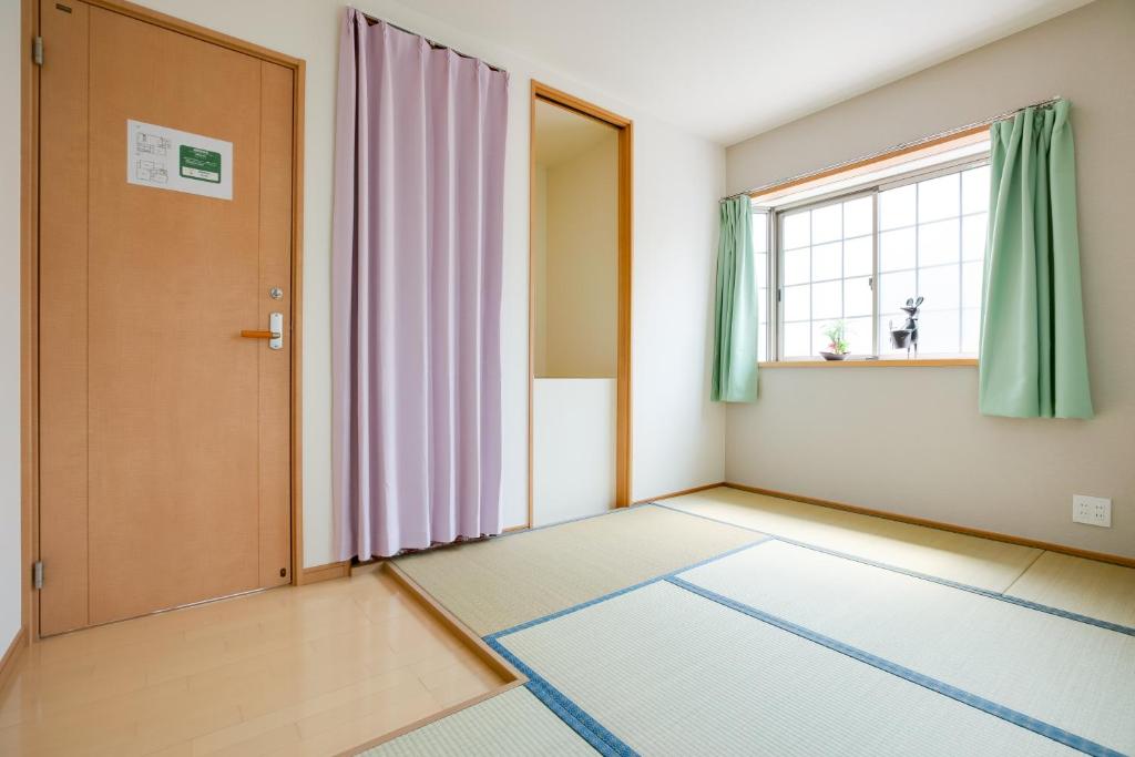 JIYUKA INN - 四倍房间，带共享浴室