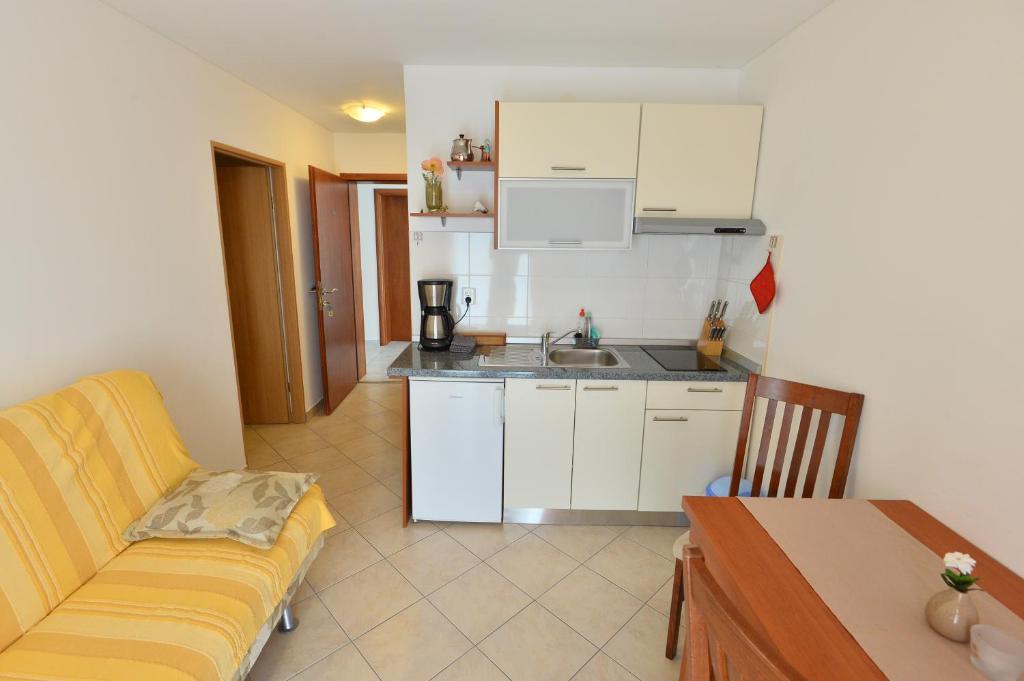 Kuchyň nebo kuchyňský kout v ubytování Apartmani Smiljanic
