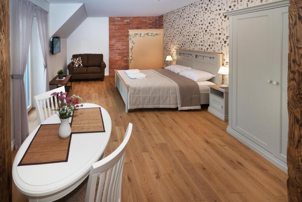 Melnmuižė - Doppelzimmer Mit Balkon (2 Erwachsene + 1 Kind)