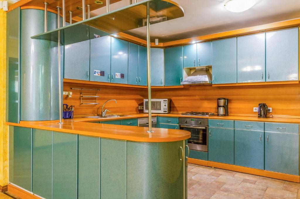 Kuchyň nebo kuchyňský kout v ubytování Sun City Hostel 3