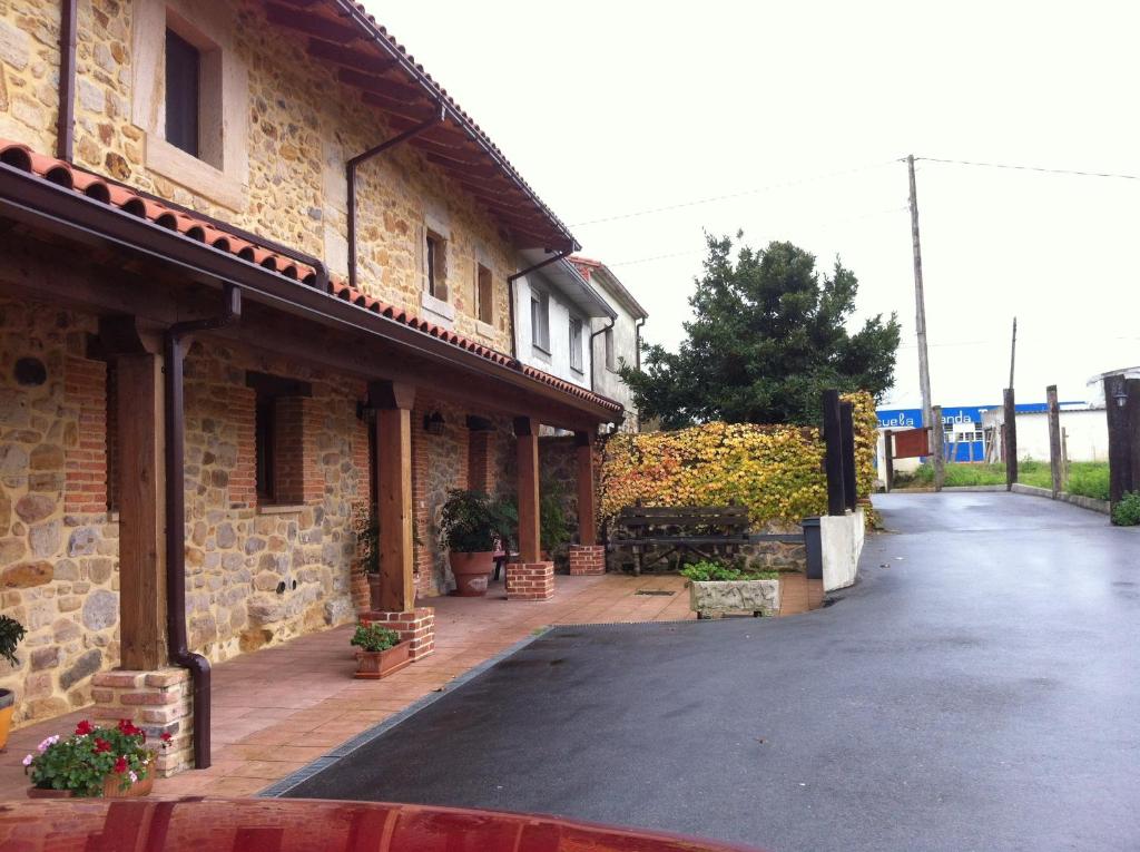 an empty parking lot next to a brick building at Apartamentos Playa Galizano in Galizano