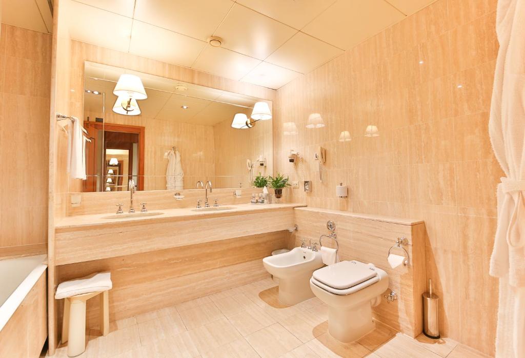 Koupelna v ubytování Hotel Leon d'Oro