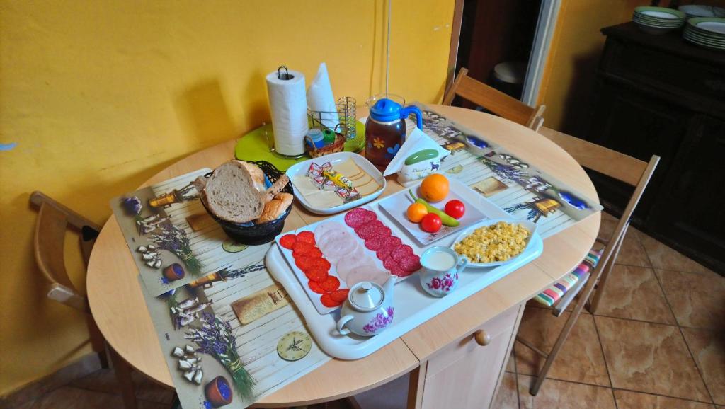 Jedzenie w pensjonacie lub w pobliżu