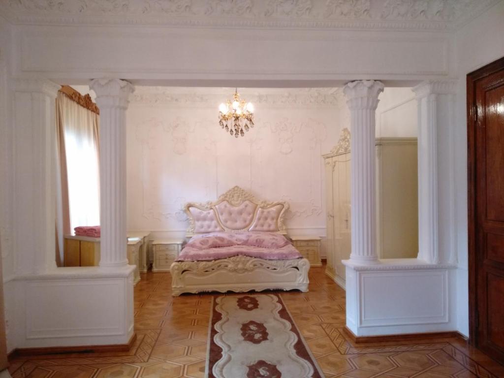 Postel nebo postele na pokoji v ubytování Hotel Royal