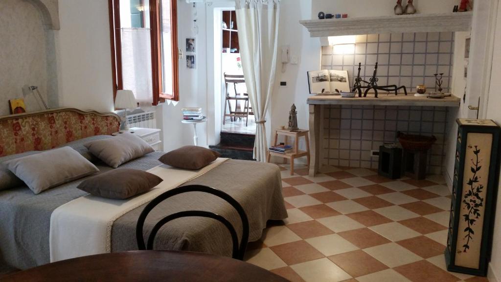 a bedroom with a bed with pillows on it at Appartamento Romantico in Venice
