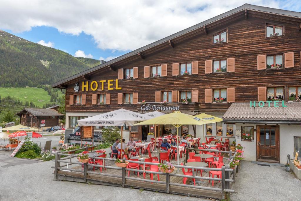 Nespecifikovaný výhled na hory nebo výhled na hory při pohledu z hotelu
