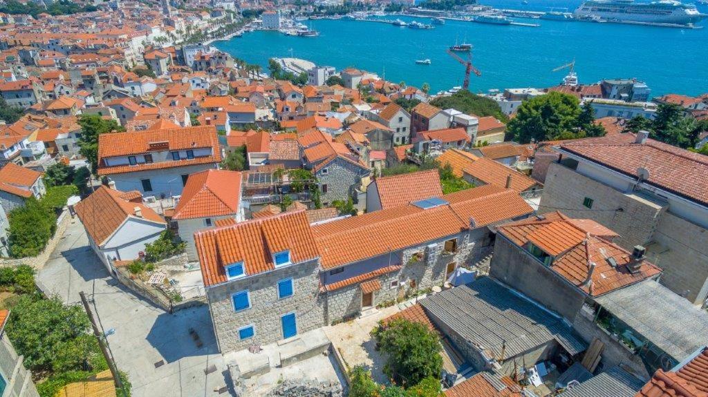 Výhľad na mesto Split alebo výhľad na mesto priamo z penziónu