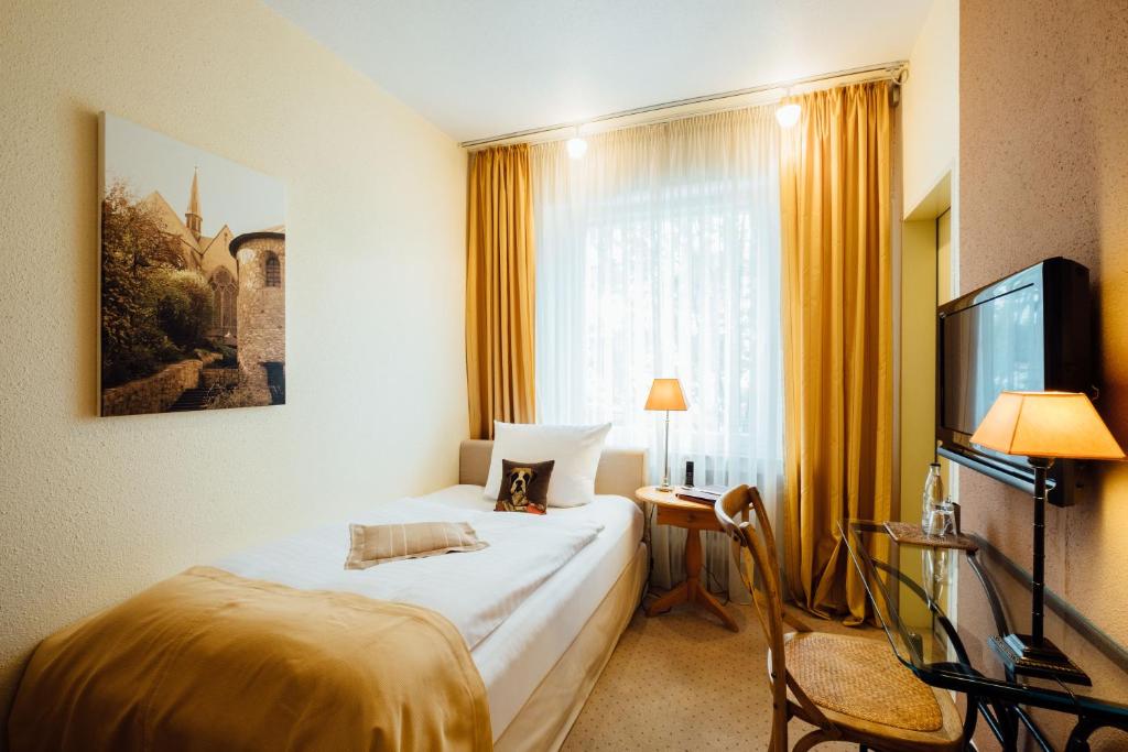 Postel nebo postele na pokoji v ubytování Hotel zur Mühle