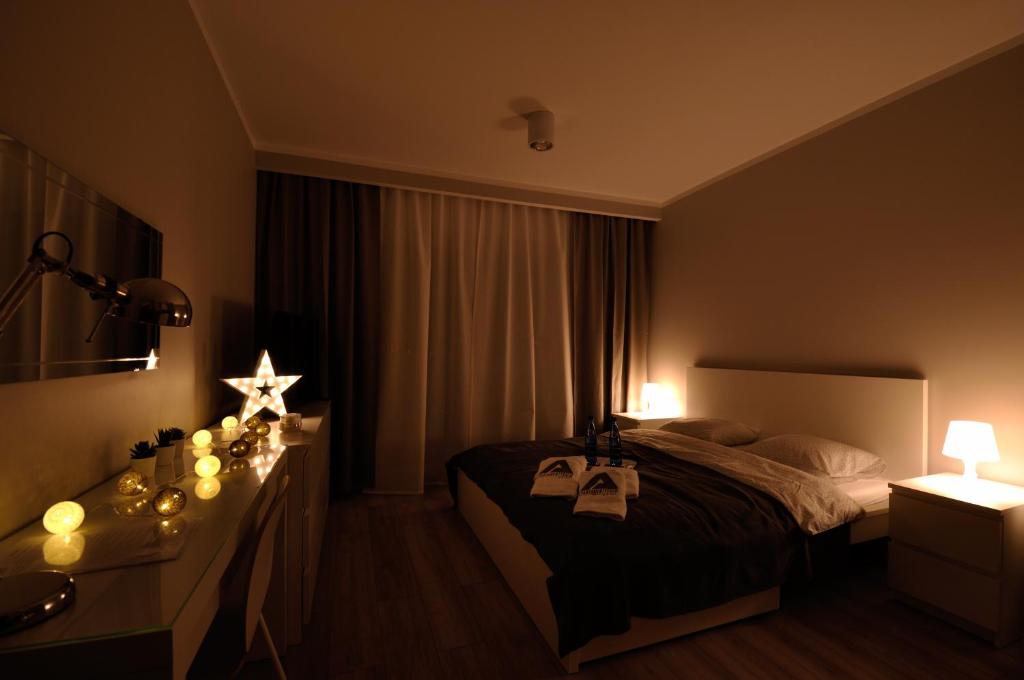 Postel nebo postele na pokoji v ubytování Apartament KORNER Chełmońskiego Śrem