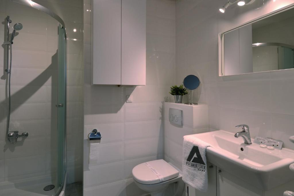 Koupelna v ubytování Apartament KORNER Chełmońskiego Śrem