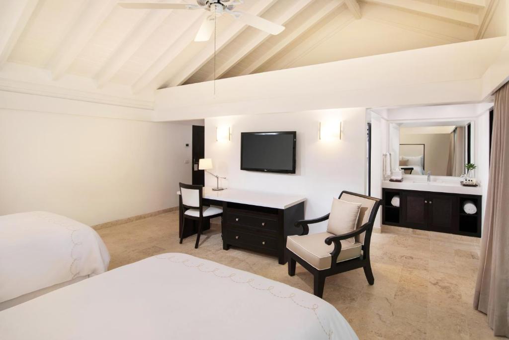 TV a/nebo společenská místnost v ubytování Casa de Campo Resort & Villas