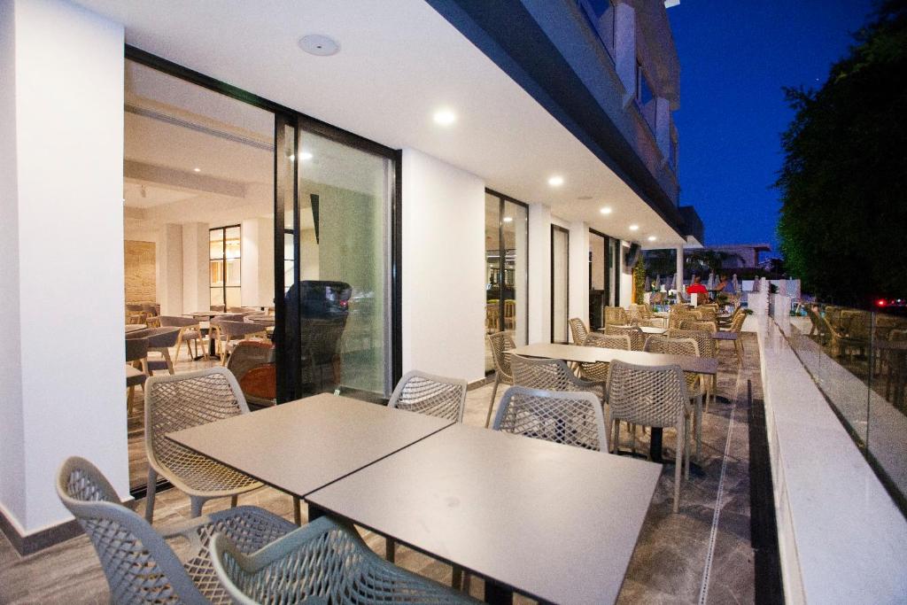 Posezení v ubytování Pefkos City Hotel