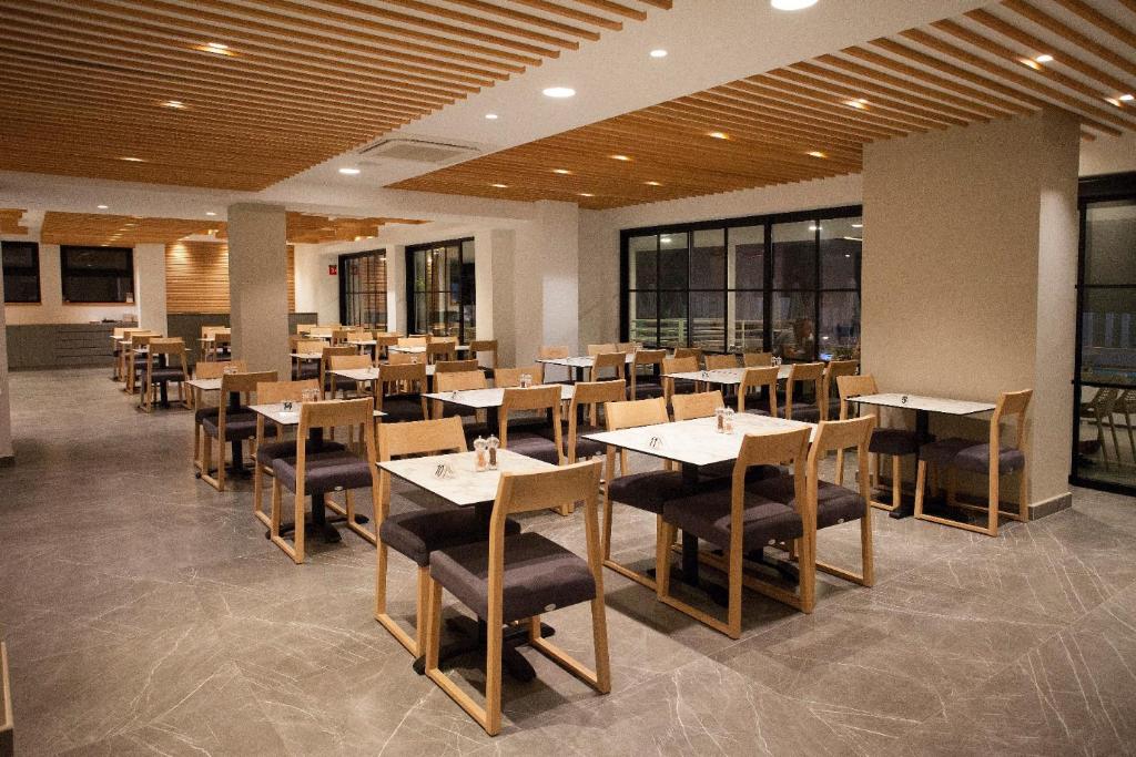 Restaurace v ubytování Pefkos City Hotel