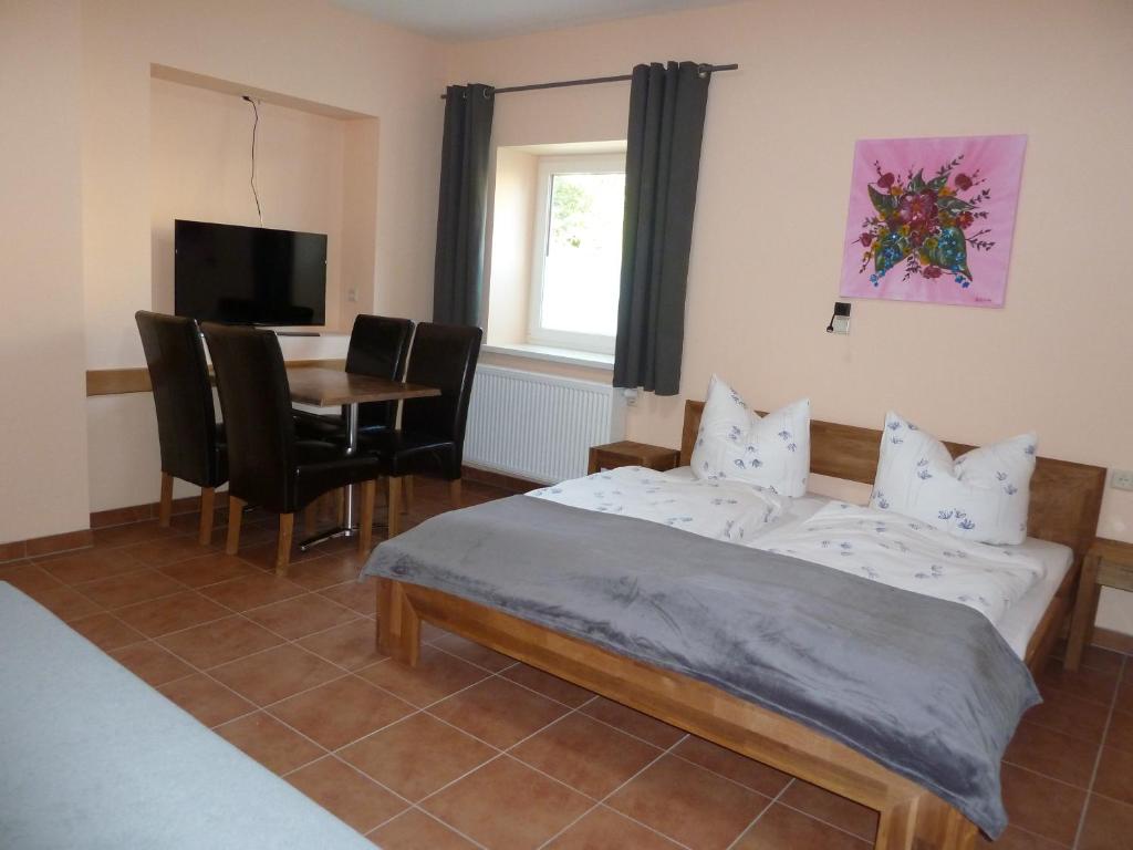 Postel nebo postele na pokoji v ubytování Hotel Wittenberg-Hotel Garni