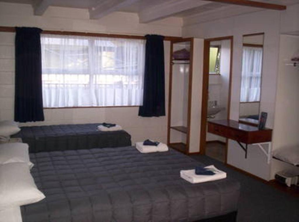 Postel nebo postele na pokoji v ubytování Broadway Motor Inn