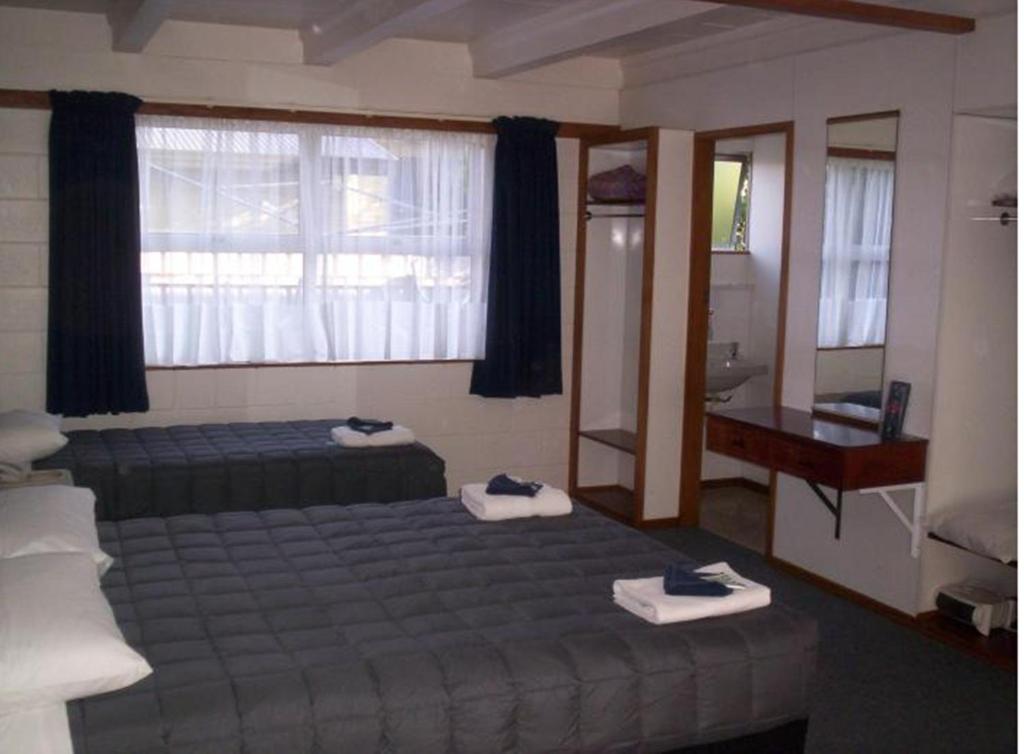 Postel nebo postele na pokoji v ubytování Broadway Motor Inn