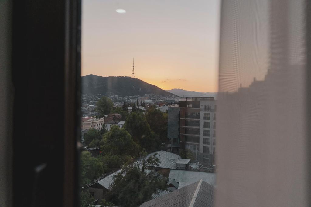 Nespecifikovaný výhled na hory nebo výhled na hory při pohledu z hotelu