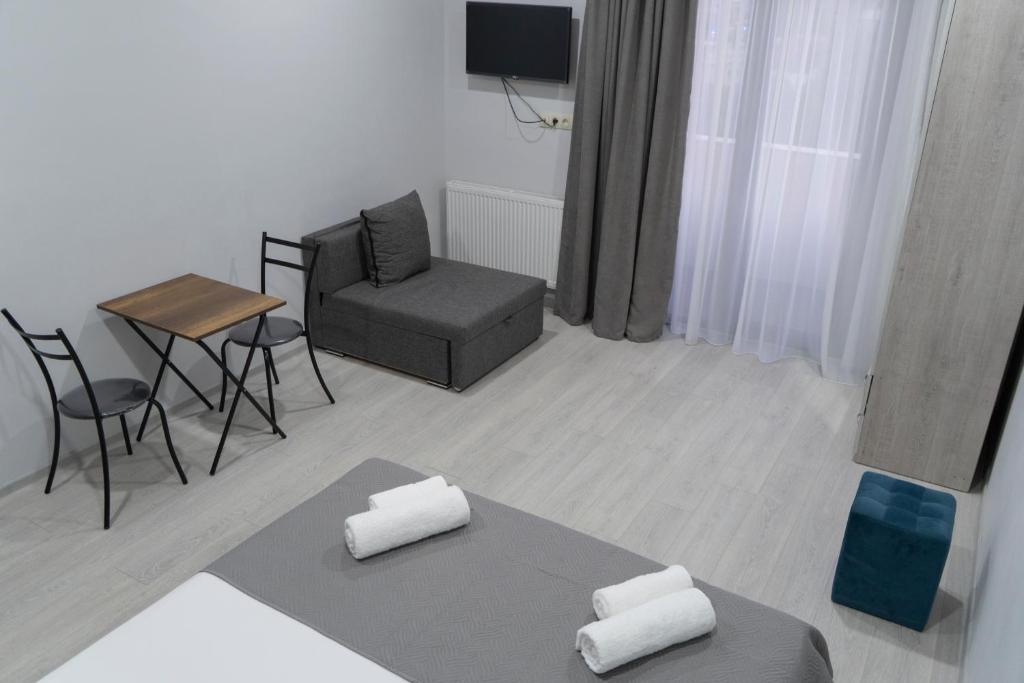 TV a/nebo společenská místnost v ubytování Avlabari Terrace Rooms