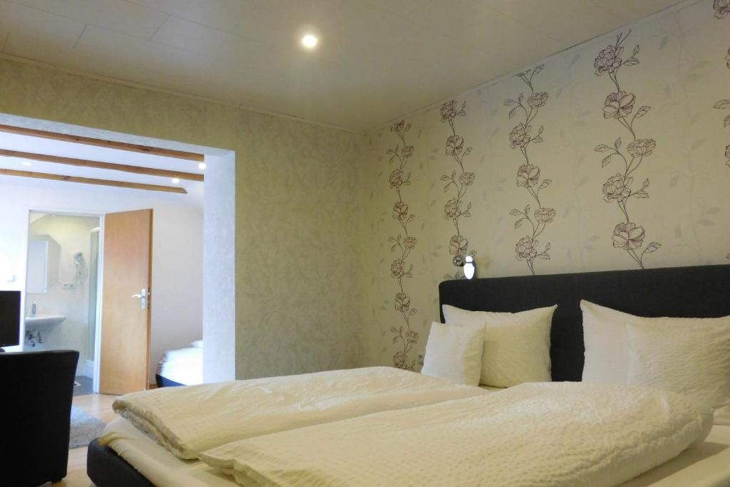 Hotel Pension am Kurmittelhaus - Triple Room