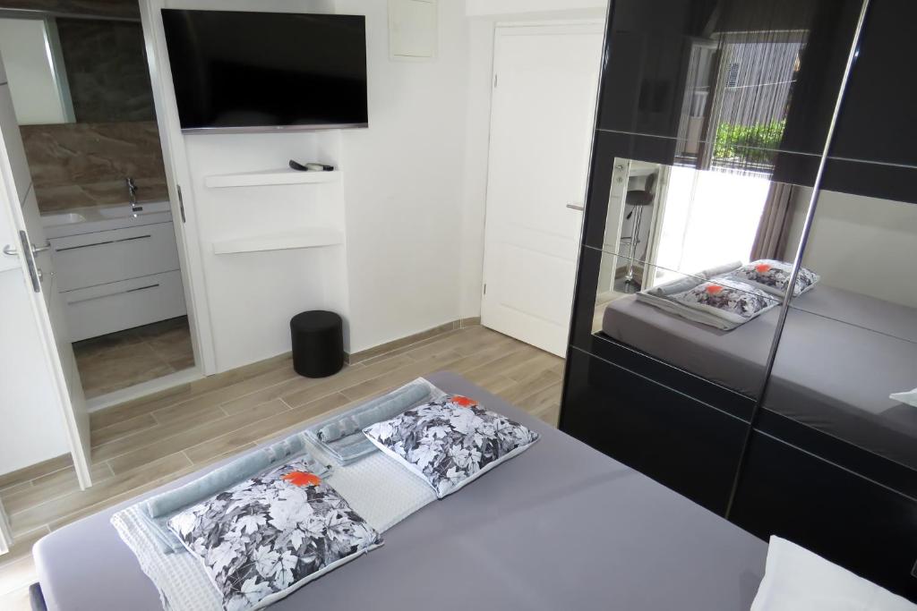 TV a/nebo společenská místnost v ubytování Lux Dalmatia I & R