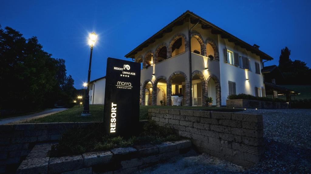 The building in which a szállodákat is located