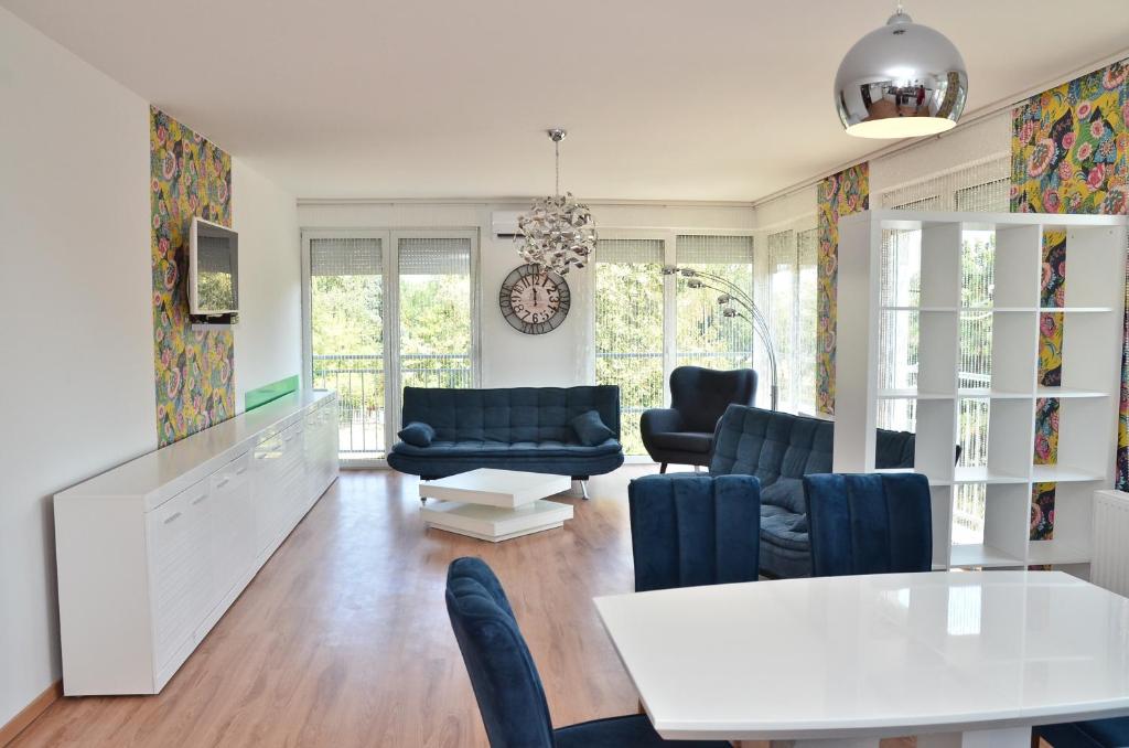 Diamond house - Two-Bedroom Apartment