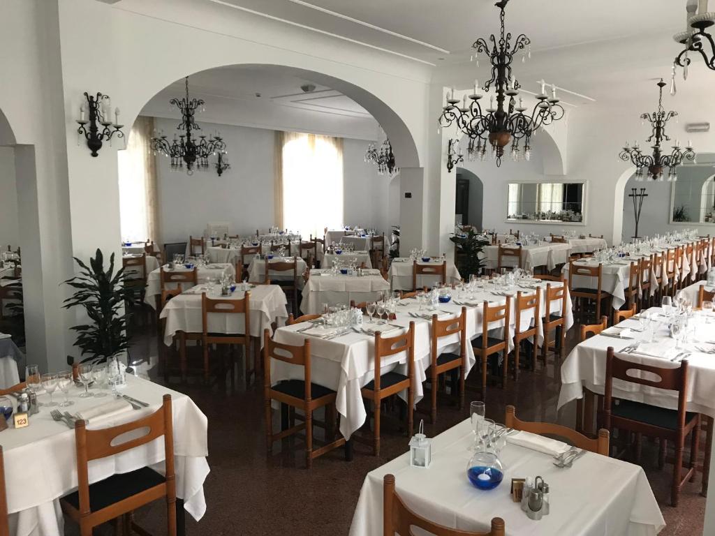 Restaurace v ubytování Hotel Pineta