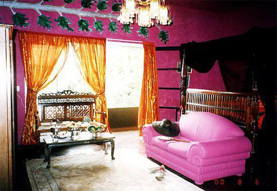 a pink room with a pink couch and a table at HELGASFOLLY Anti Hotel Residence in Kandy