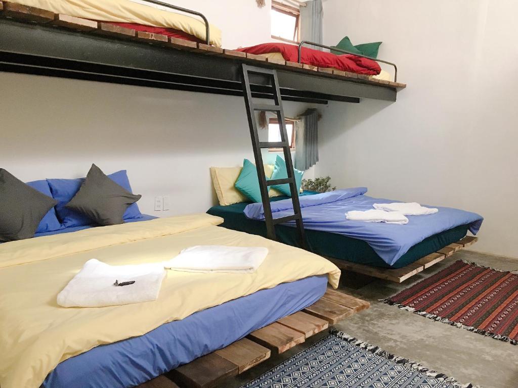 Giường trong phòng chung tại The Kadupul Homecation