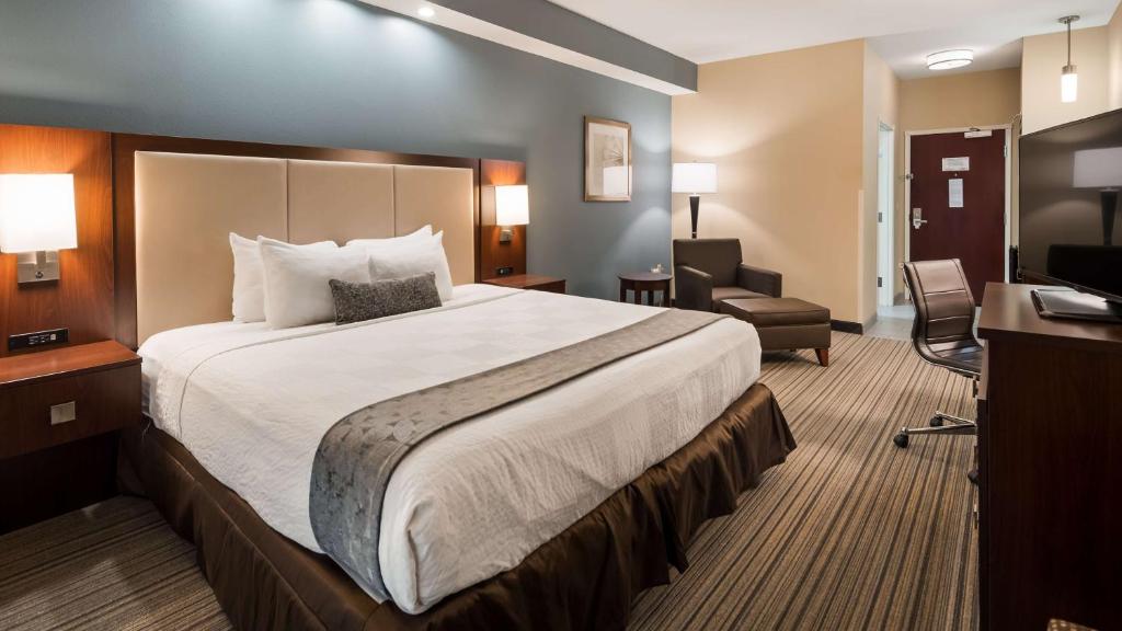 Best Western Plus Boardman Inn & Suites photo