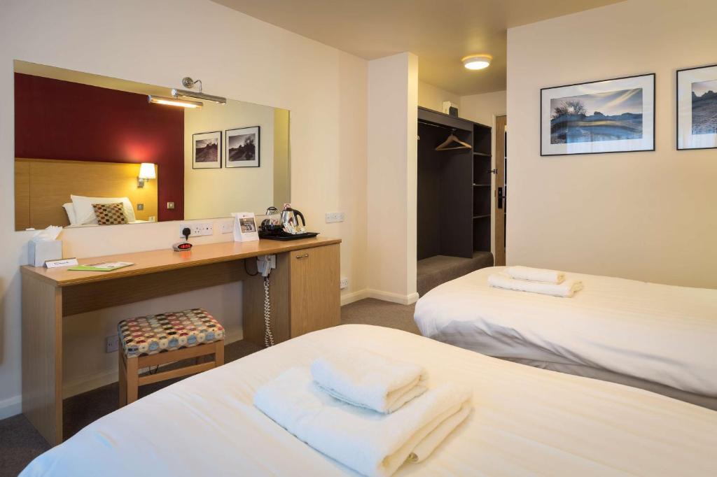 Postel nebo postele na pokoji v ubytování Best Western The Dartmouth Hotel, Golf & Spa