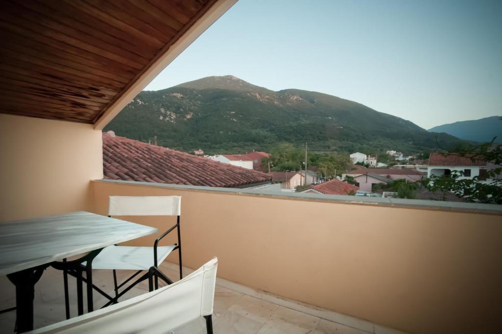 a balcony with a table and chairs and mountains at Staggia Studios in Sami