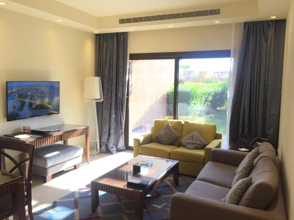 Posezení v ubytování Royal L'azure Resort