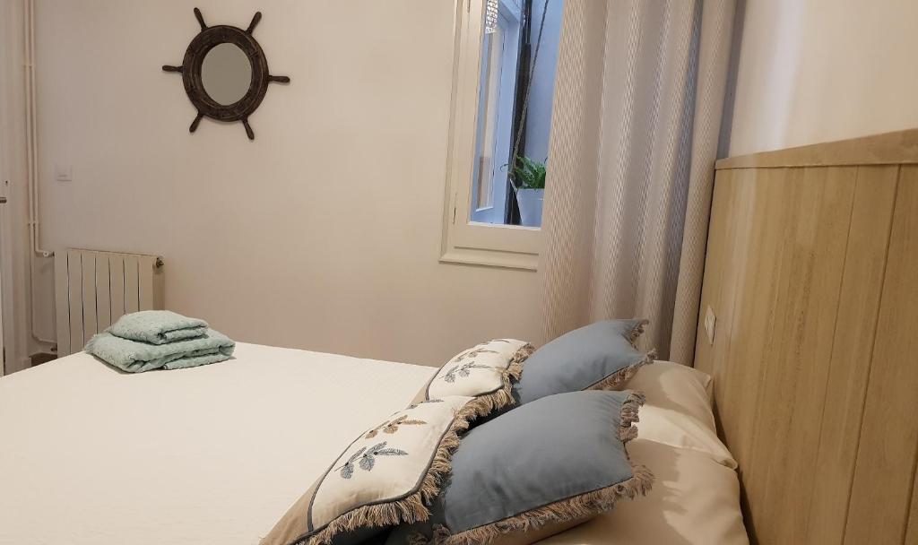Postel nebo postele na pokoji v ubytování Palamós Apartament Superior Garoina
