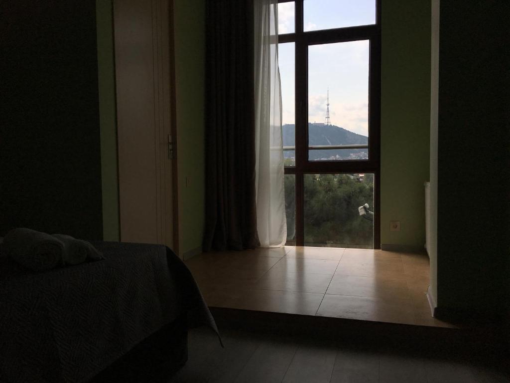 Nespecifikovaný výhled na hory nebo výhled na hory při pohledu z hotelu