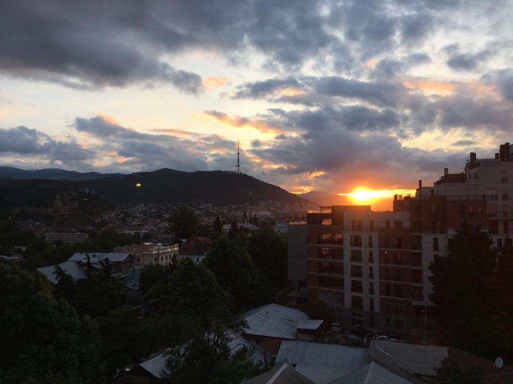 Nespecifikovaný výhled na hory nebo výhled na hory při pohledu z hotelu
