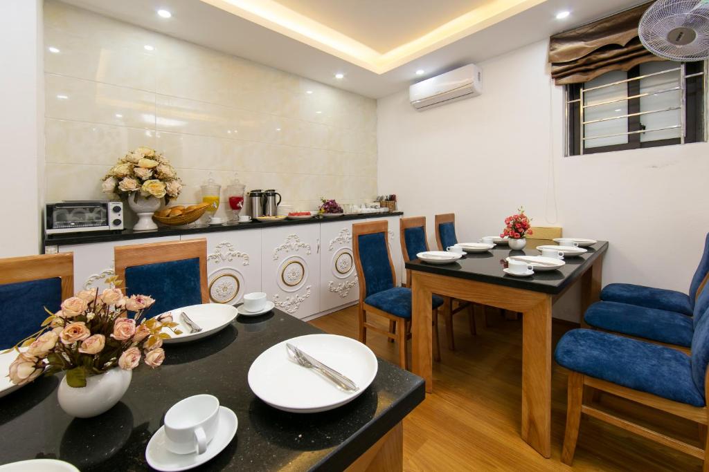 Příslušenství pro přípravu čaje a kávy v ubytování Hanoi Golden Hotel