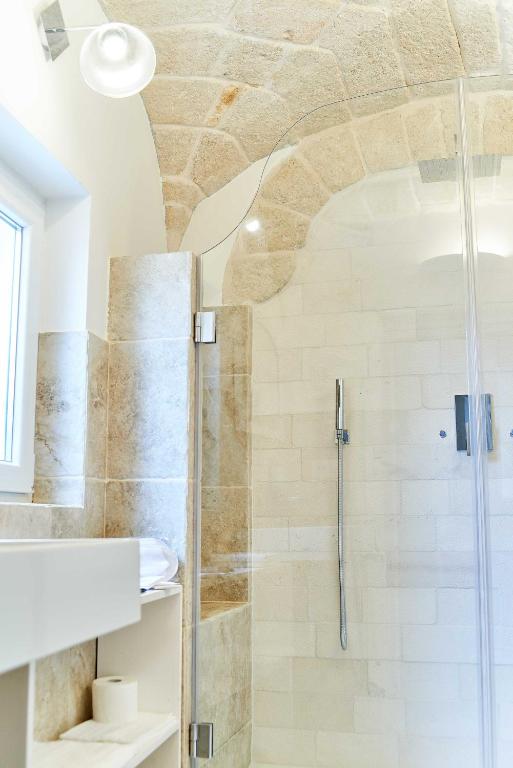 Koupelna v ubytování POSEA - Polignano Sea Suites