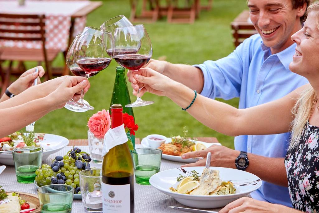 Nápoje v ubytování Hotel Weingut Rosenhof