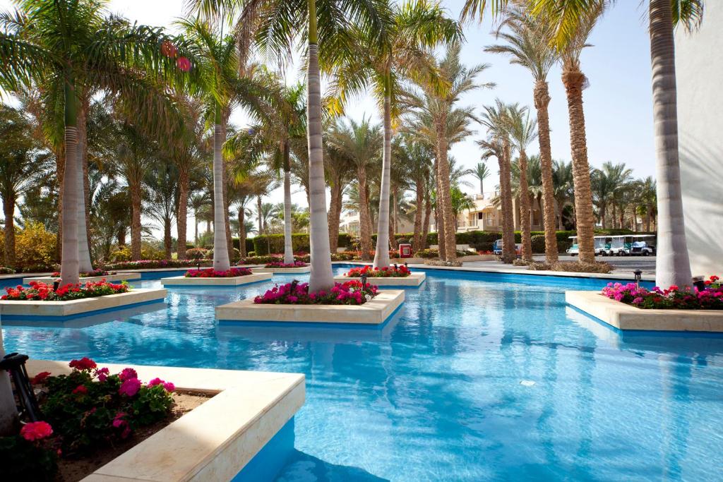 Bazén v ubytování Grand Rotana Resort & Spa nebo v jeho okolí