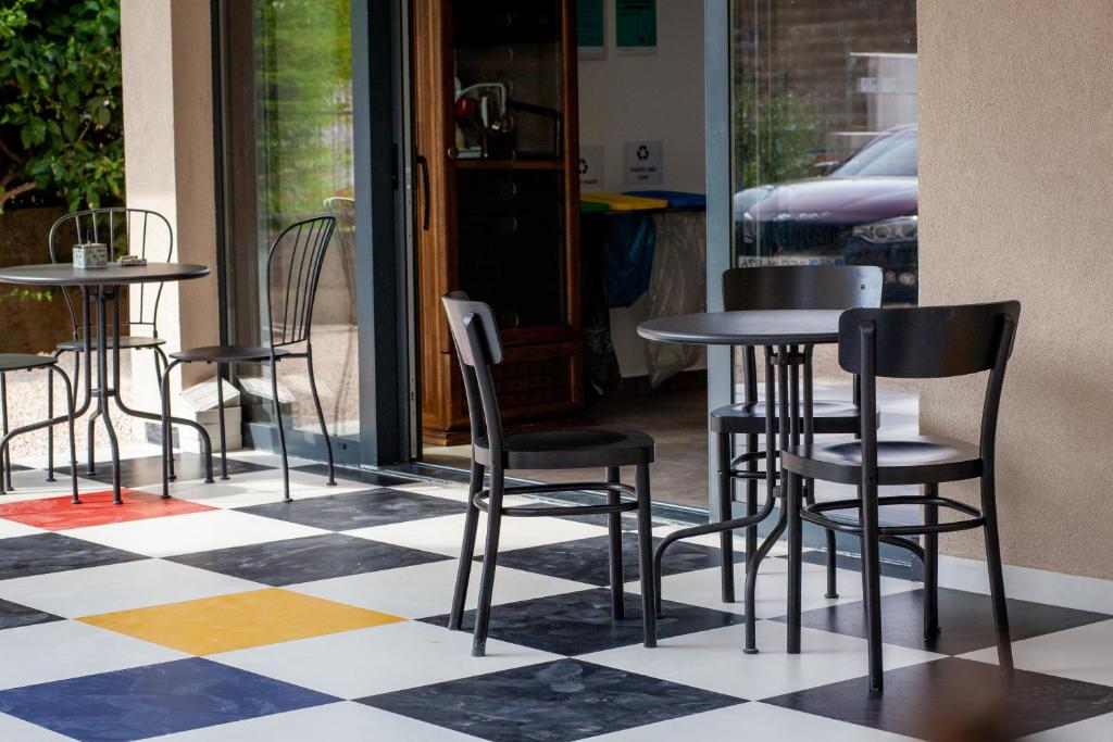 Posezení v ubytování SUBTUB Hostel Makarska