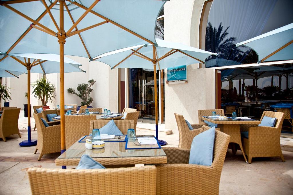 Posezení v ubytování Grand Rotana Resort & Spa