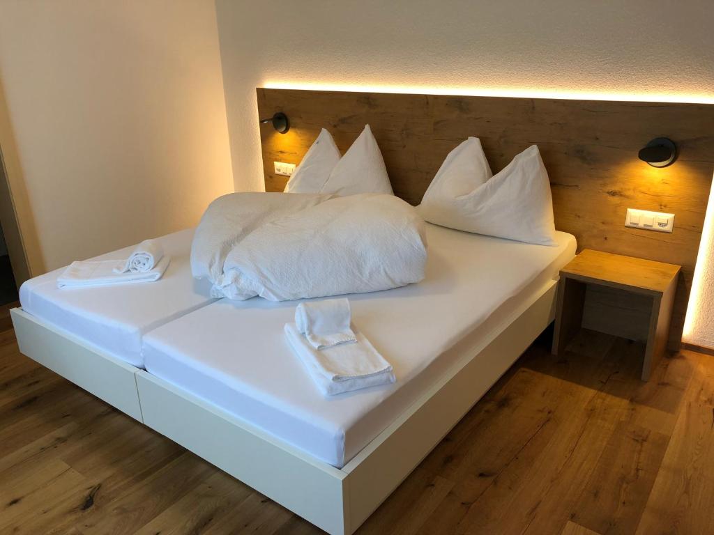 Postel nebo postele na pokoji v ubytování Hotel Walser