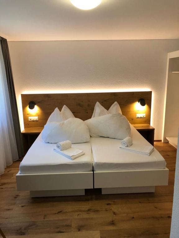 Postel nebo postele na pokoji v ubytování Hotel Walser