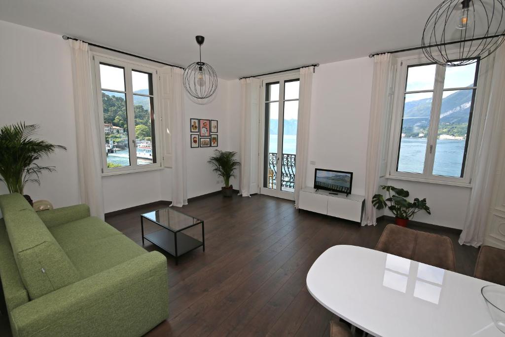 TV a/nebo společenská místnost v ubytování palazzo barindelli suite verde