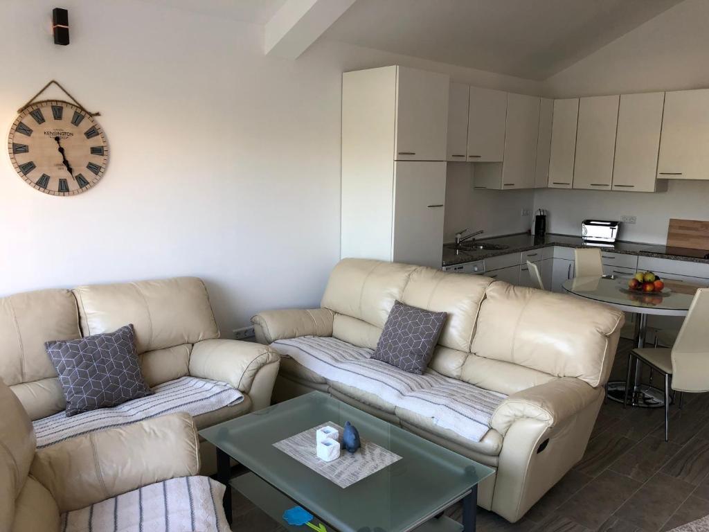 Kuchyňa alebo kuchynka v ubytovaní Harmony VIR Luxuriös ausgestattete Ferienwohnung mit 65m2