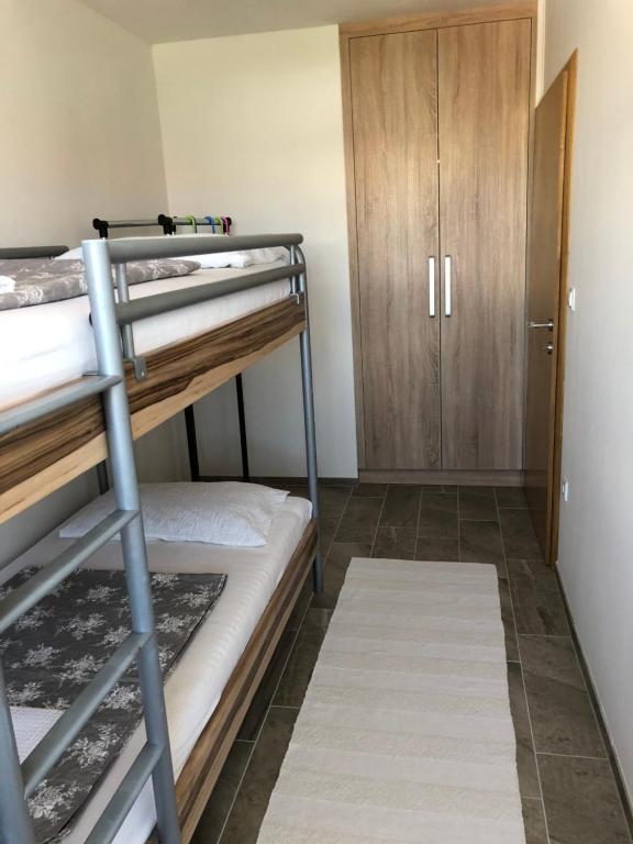 Posteľ alebo postele v izbe v ubytovaní Harmony VIR Luxuriös ausgestattete Ferienwohnung mit 65m2
