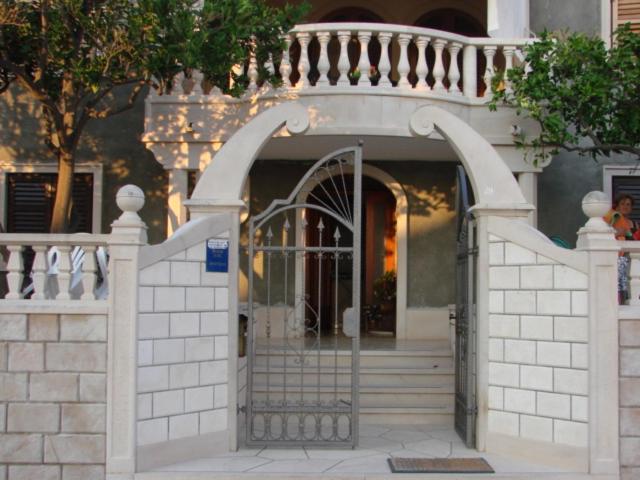 an entrance to a house with a gate at Vila Anita in Sumartin